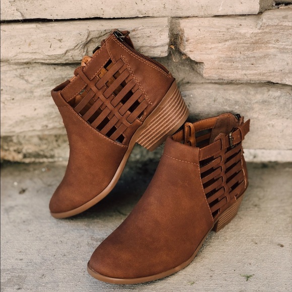 FIRM COGNAC WOVEN ANKLE BOOTIE - Picture 7 of 7